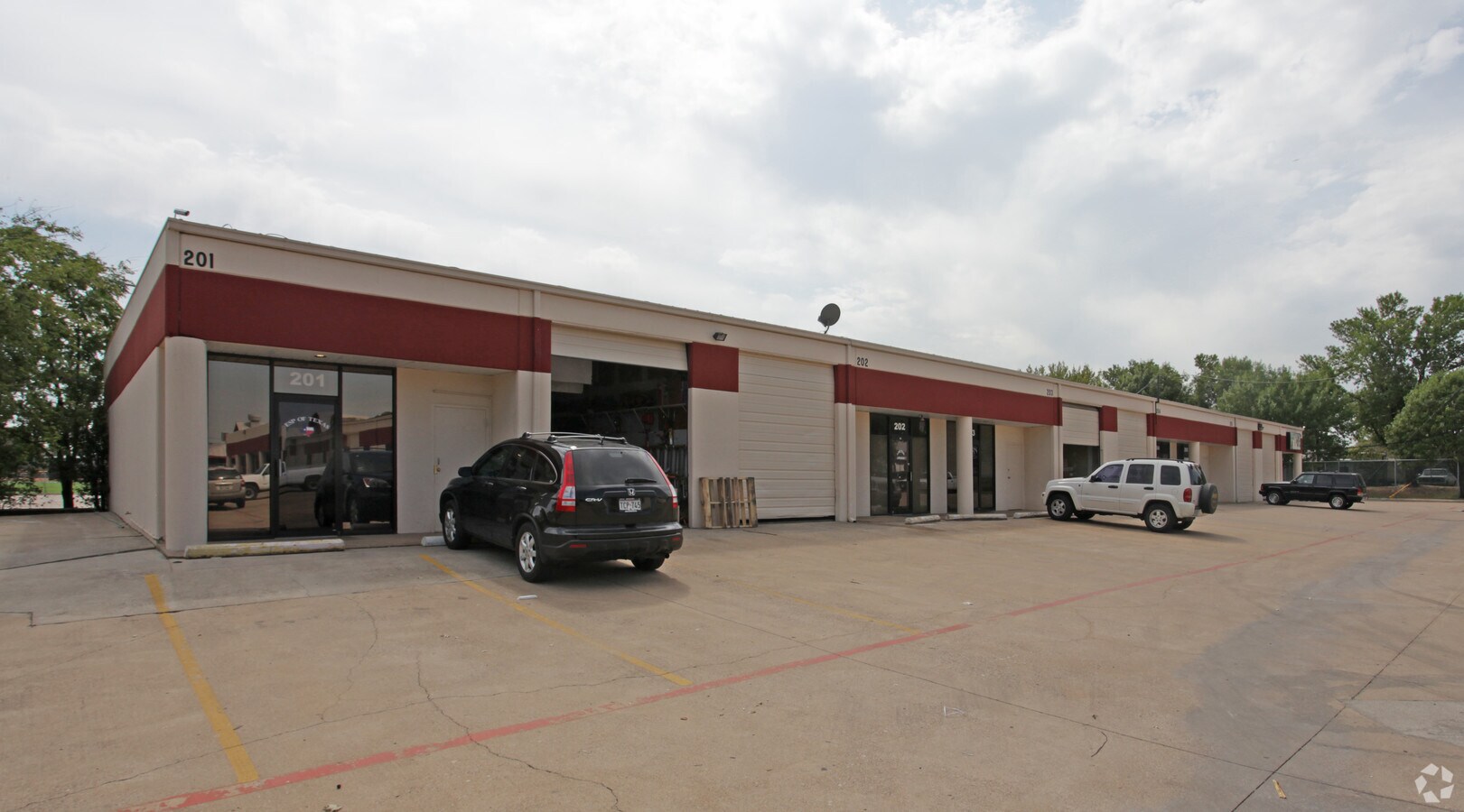 1361 W Euless Blvd, Euless, TX 76040