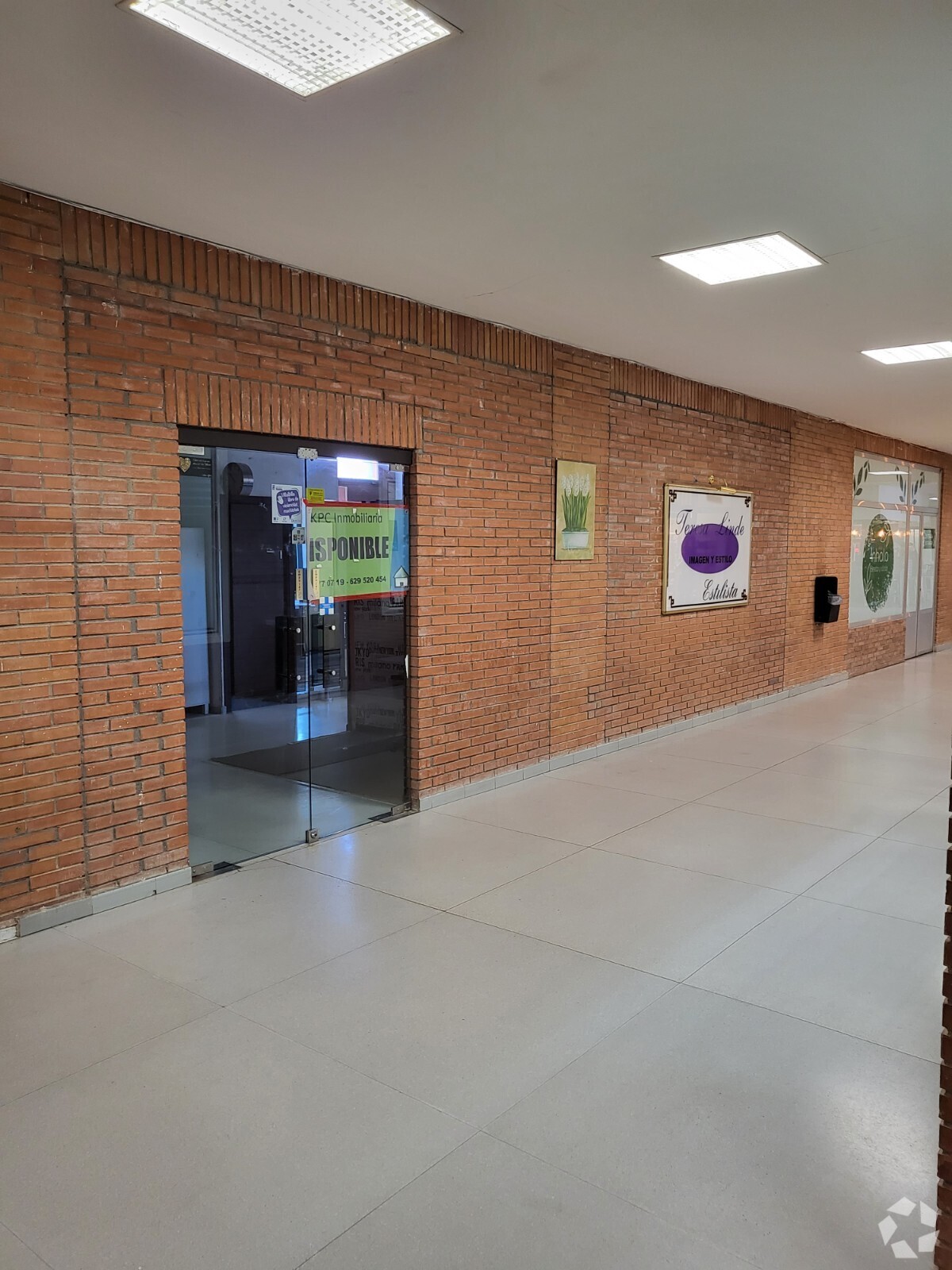 Retail in Villalbilla, MAD for lease Interior Photo- Image 1 of 10