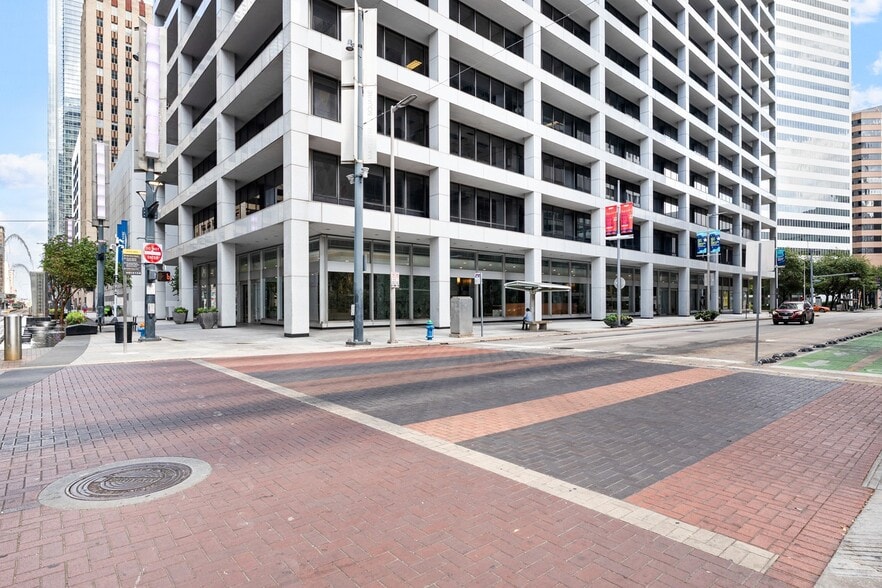 1021 Main St, Houston, TX for lease - Building Photo - Image 2 of 10