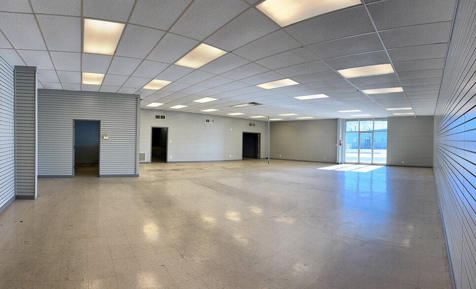 190 Lower Bay St, Macon-Bibb, GA for lease - Building Photo - Image 2 of 7