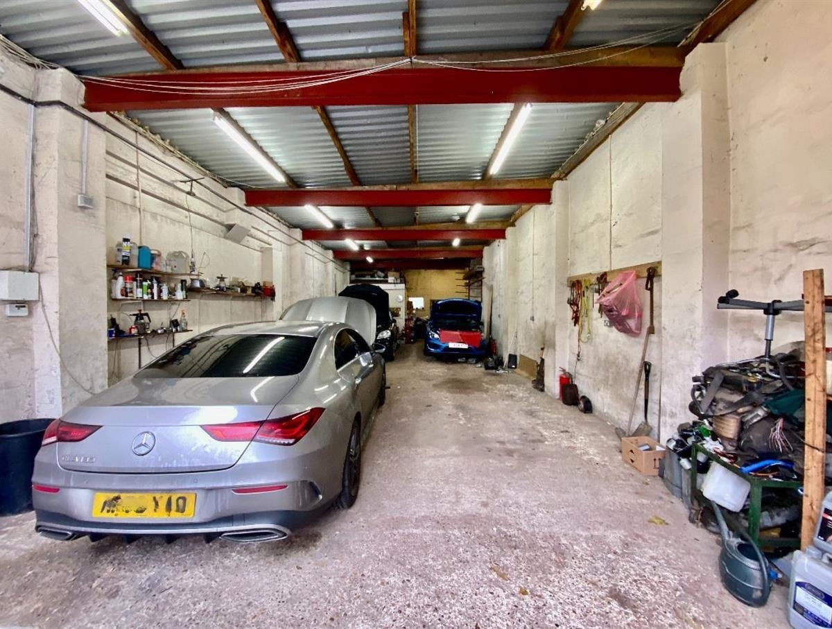 128C Upminster Rd, Havering for sale Interior Photo- Image 1 of 4