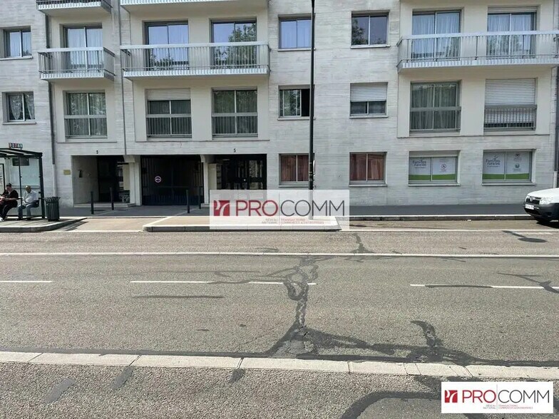 Office in Chartres for sale - Building Photo - Image 2 of 7