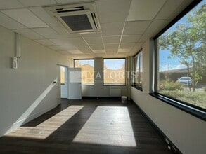 Office in Corbas for lease Interior Photo- Image 1 of 4