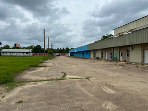 2702 N Main St, Liberty, TX for lease Building Photo- Image 2 of 3