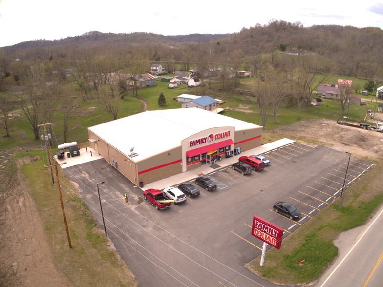 647 Main St, Middleport, OH for sale - Building Photo - Image 1 of 1