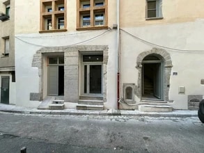 Retail in Lyon for lease Building Photo- Image 1 of 10