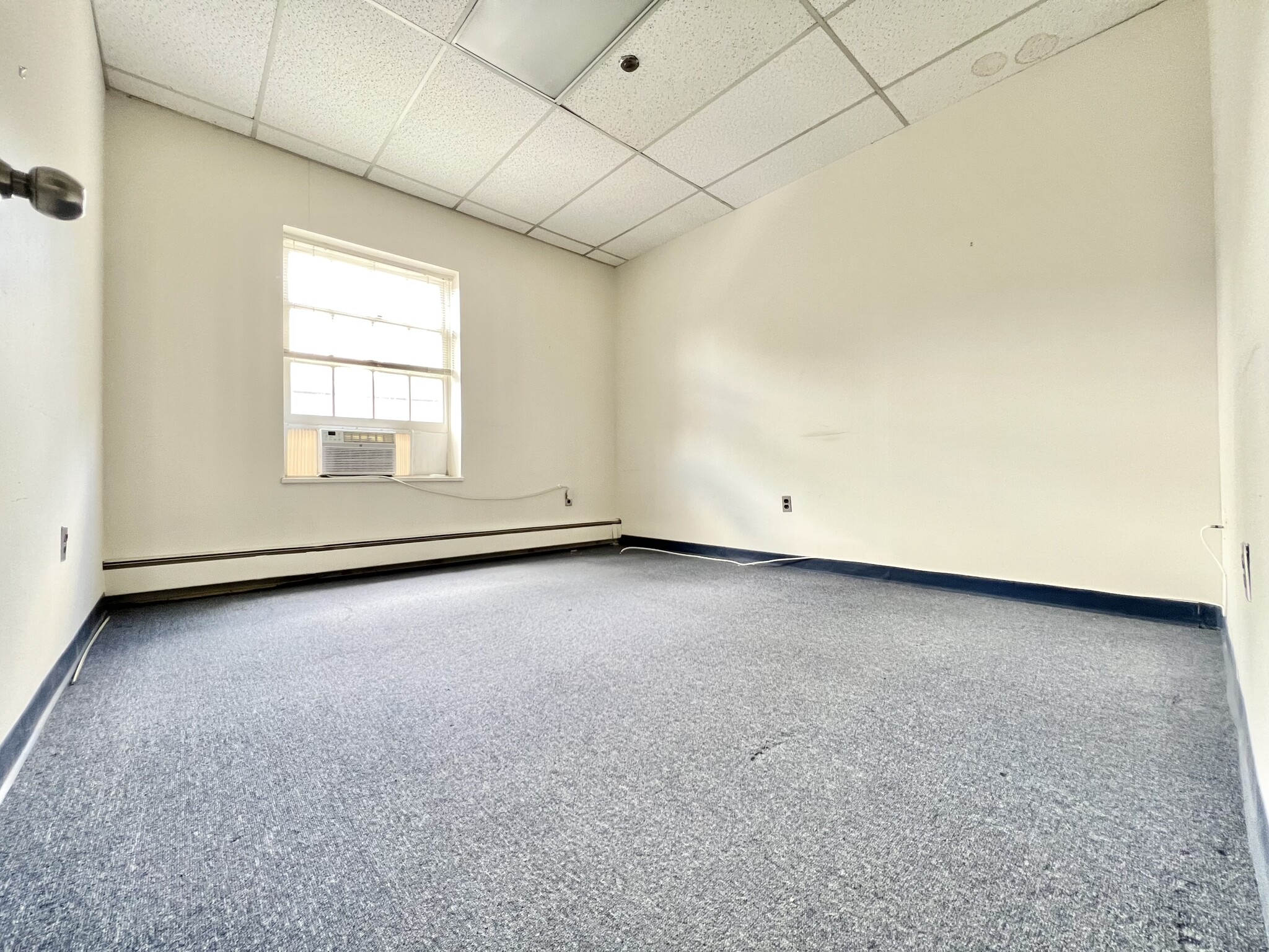 369 Ashford Ave, Dobbs Ferry, NY for lease Interior Photo- Image 1 of 2