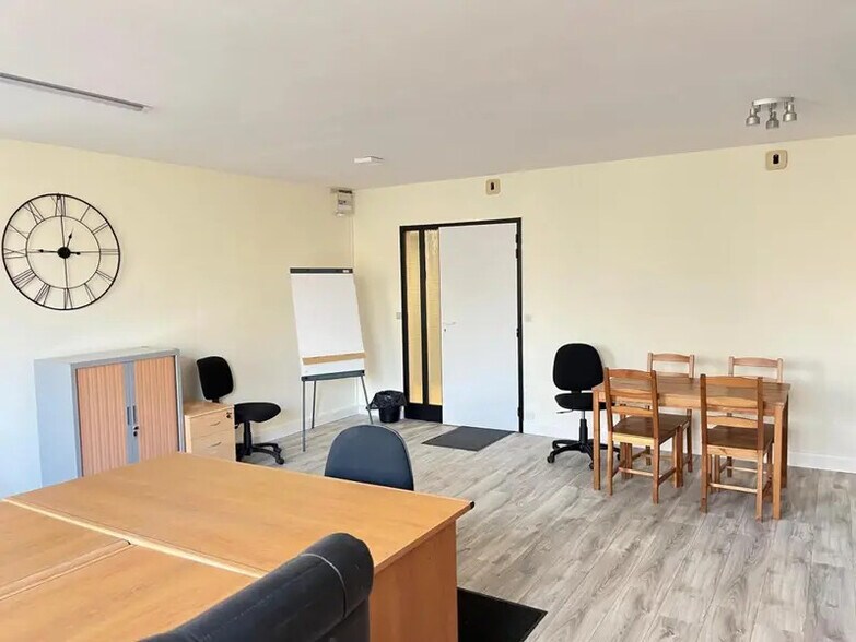 Office in VILLENEUVE-D'ASCQ for lease - Interior Photo - Image 3 of 6