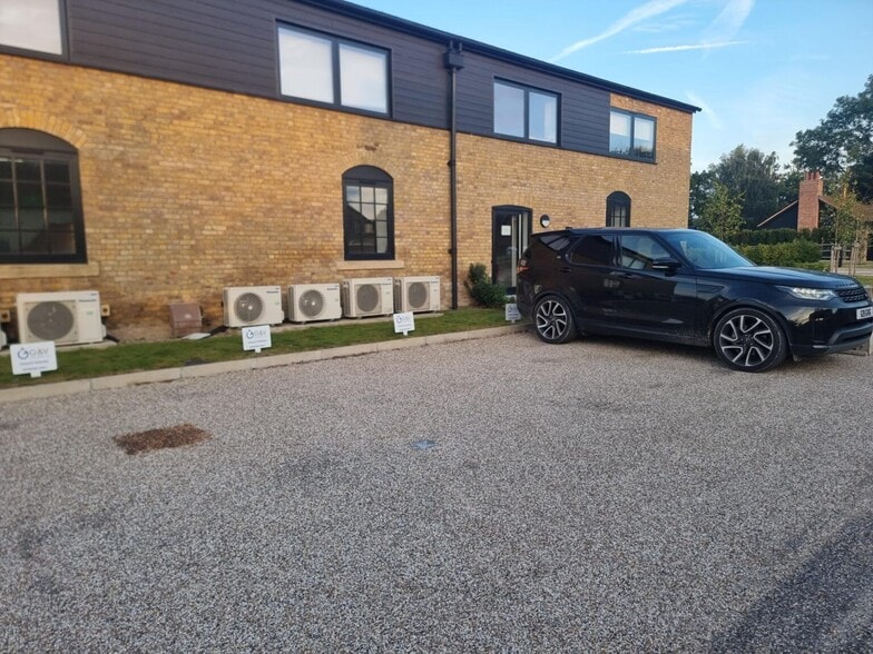 Labby Green close, Hertford for lease - Building Photo - Image 2 of 8