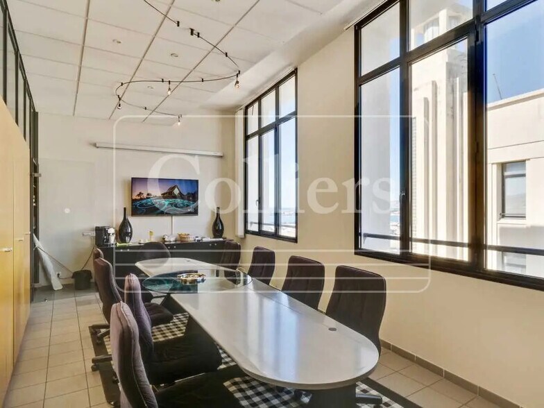 8 Rue Du Cargo Rhin Fidelity, Marseille for lease - Building Photo - Image 3 of 11