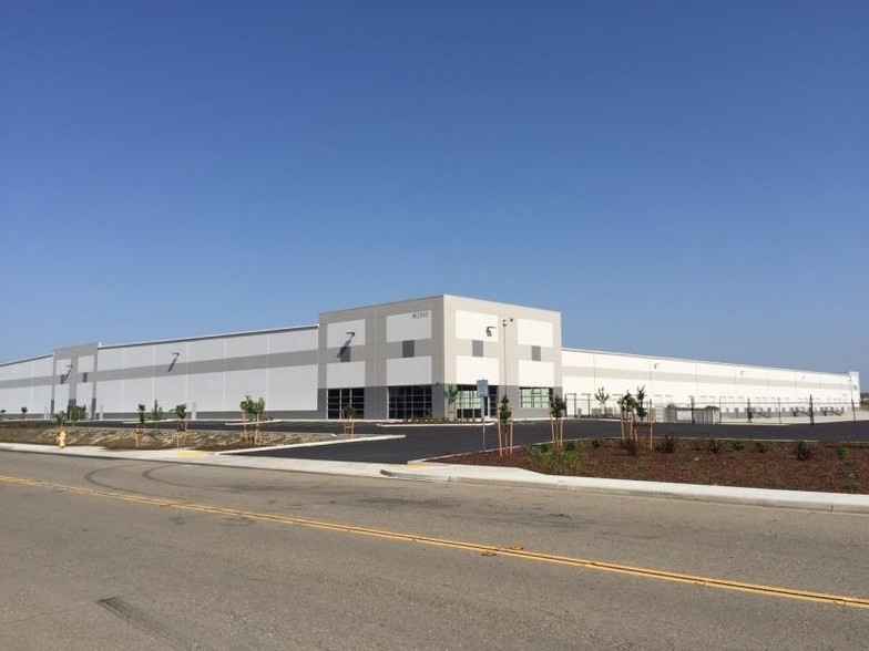 2845 Boeing Way, Stockton, CA for lease - Building Photo - Image 2 of 2