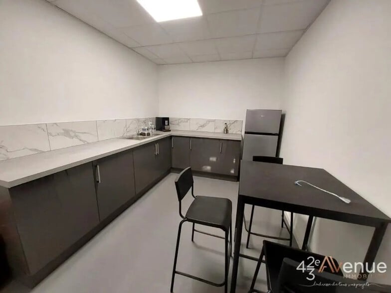 Industrial in Saint-Étienne for sale - Interior Photo - Image 3 of 3