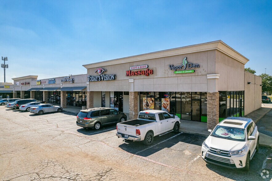909-981 Melbourne Rd, Hurst, TX for lease - Building Photo - Image 1 of 15