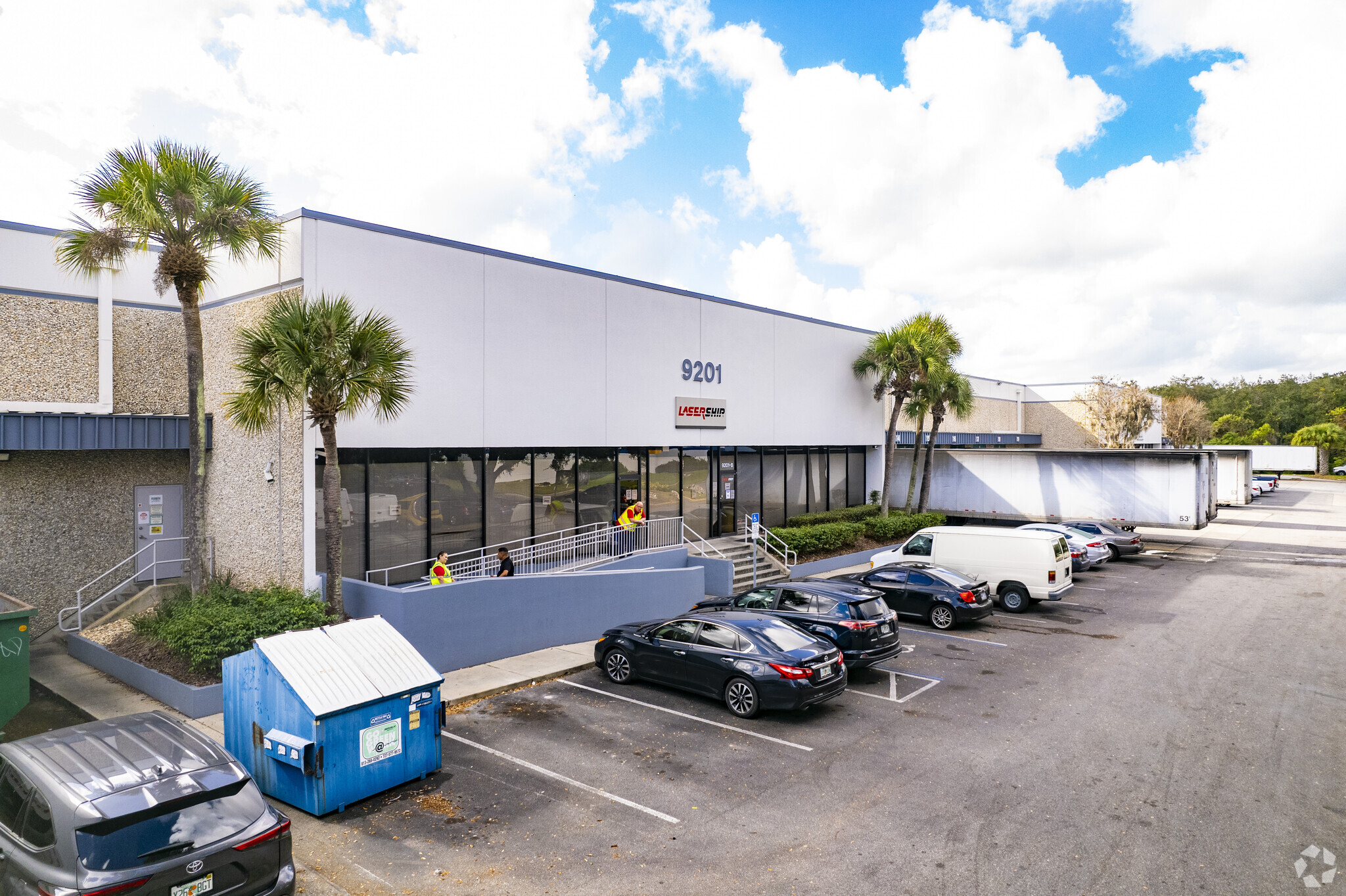 9201 King Palm Dr, Tampa, FL for lease Building Photo- Image 1 of 11