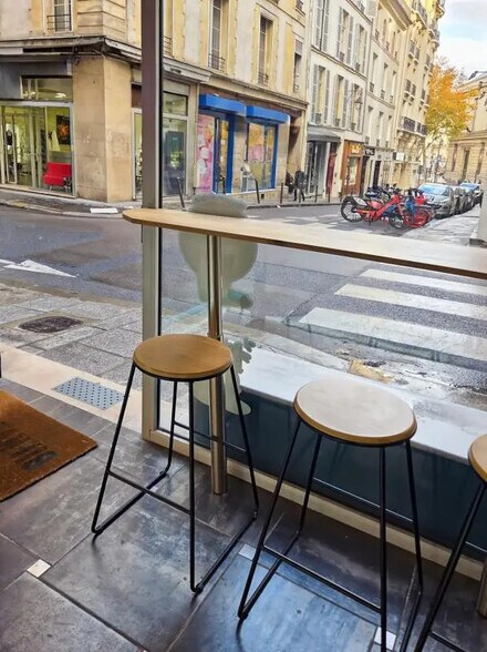 Retail in Paris for lease - Building Photo - Image 2 of 5