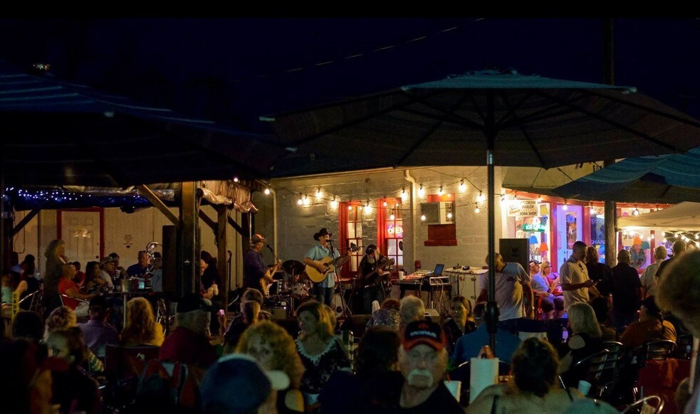 103 N Main St, Boerne, TX for sale - Primary Photo - Image 1 of 1