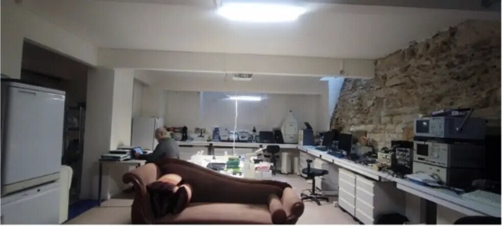 Retail in Paris for lease - Building Photo - Image 2 of 4