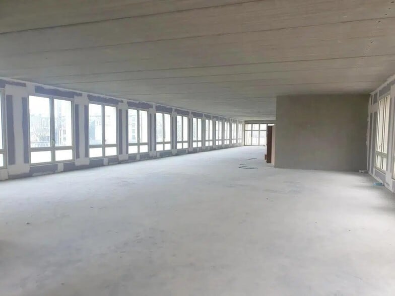 Office in Versailles for lease - Interior Photo - Image 3 of 12