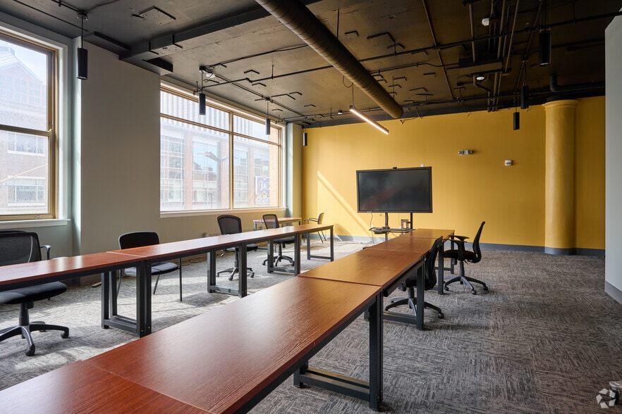 260 E Main St, Rochester, NY for lease - Interior Photo - Image 2 of 35