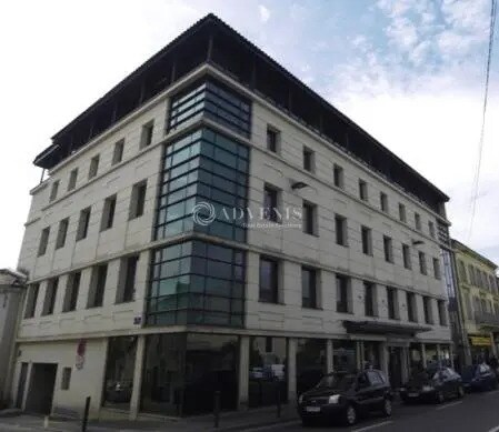 Location Bureaux 985 m² - Photo 1