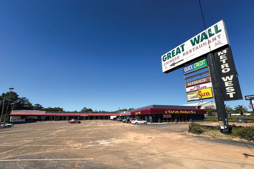 2855 Ross Clark Cir, Dothan, AL for sale - Building Photo - Image 2 of 6