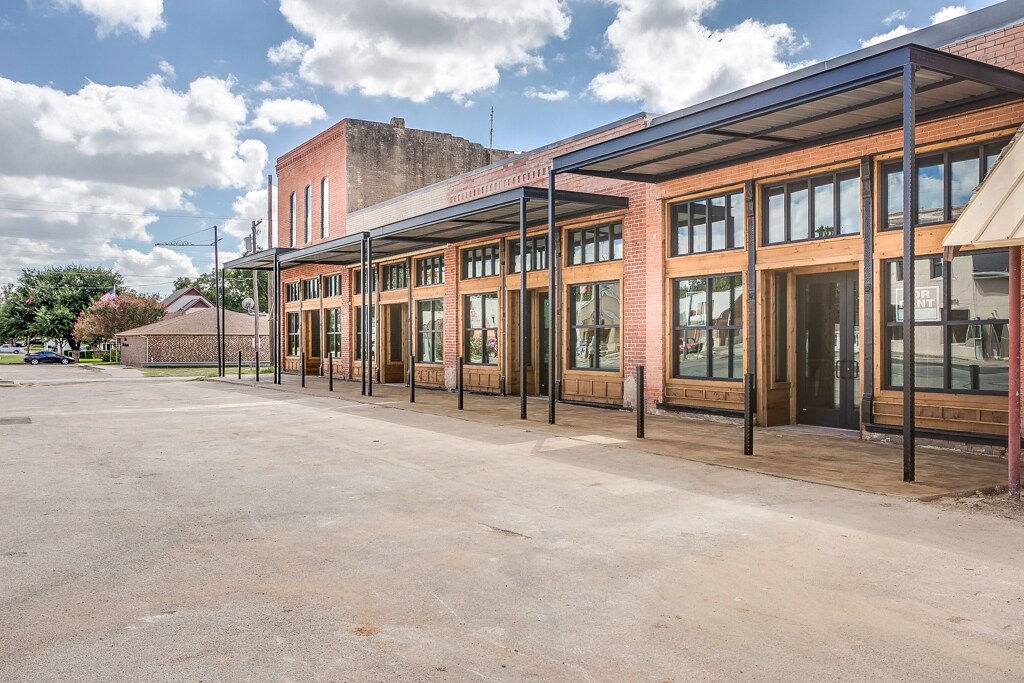 101 N Main St, Joshua, TX for sale Primary Photo- Image 1 of 1