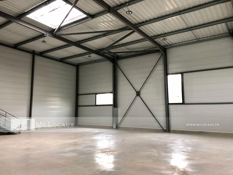 Rue Henri Becquerel, Aulnay-sous-Bois for lease - Interior Photo - Image 3 of 6