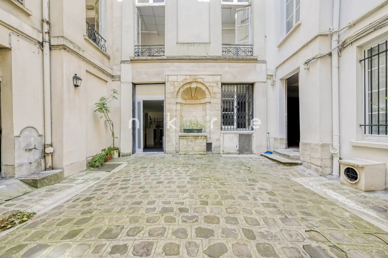 Office in Paris for lease Building Photo- Image 1 of 9