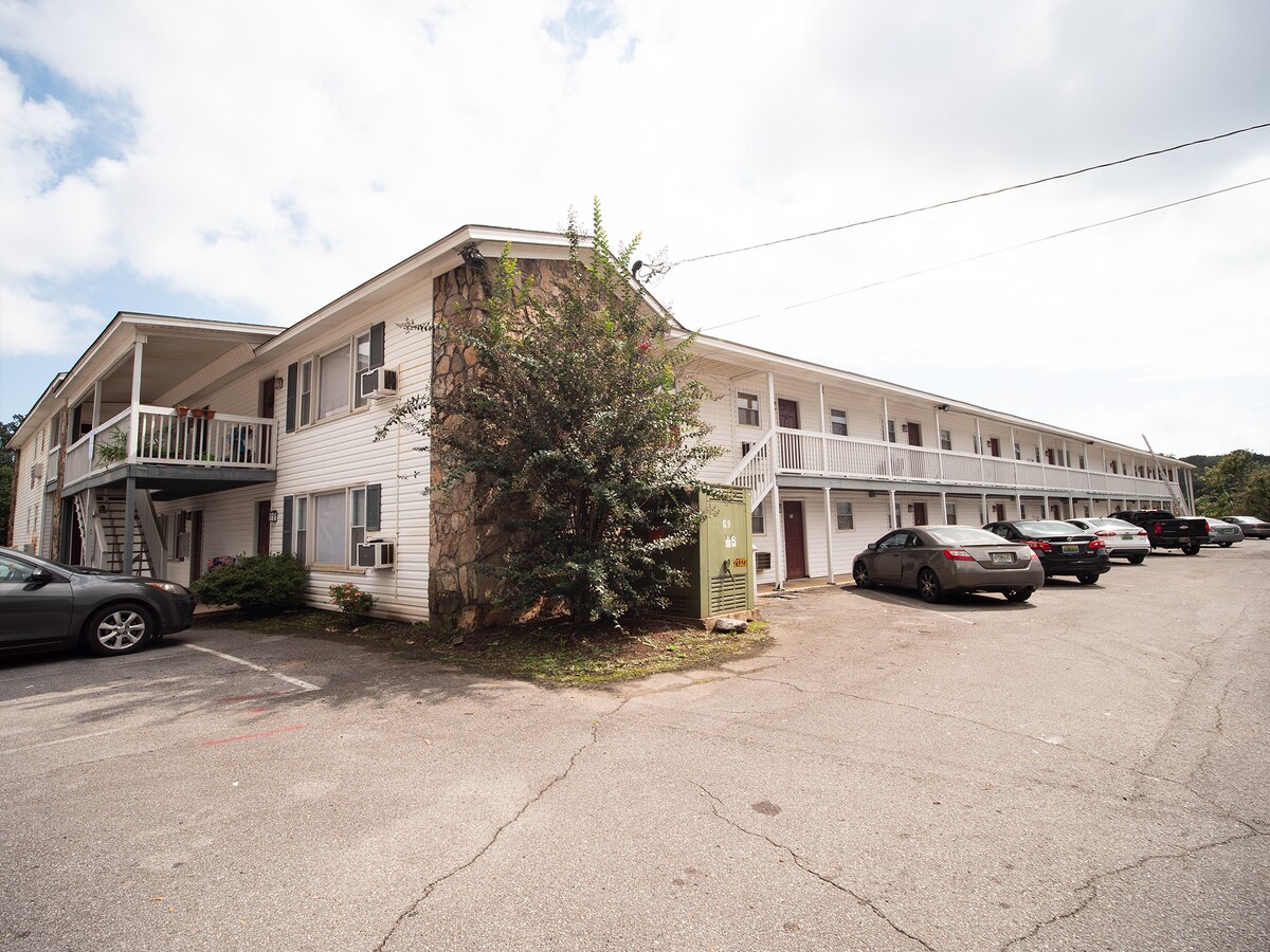 608 Jack Warner Pky, Tuscaloosa, AL 35404