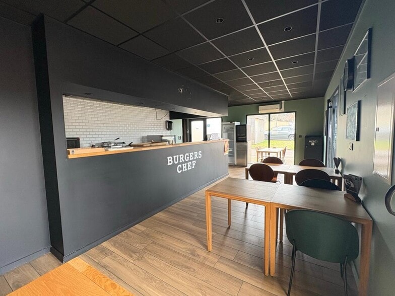 Retail in SAINT-ANDRE-D'APCHON for lease - Building Photo - Image 3 of 4