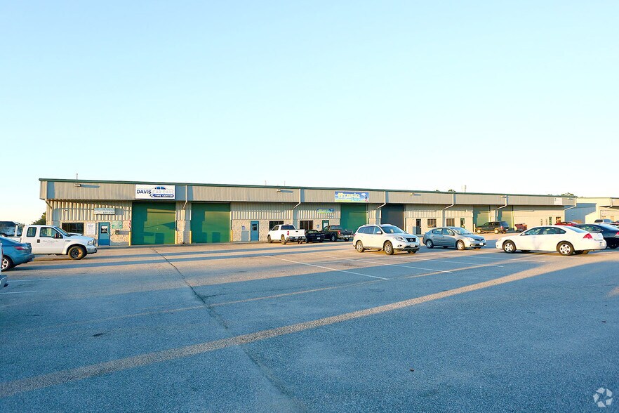 2401 Castleton Commerce Way, Virginia Beach, VA 23456