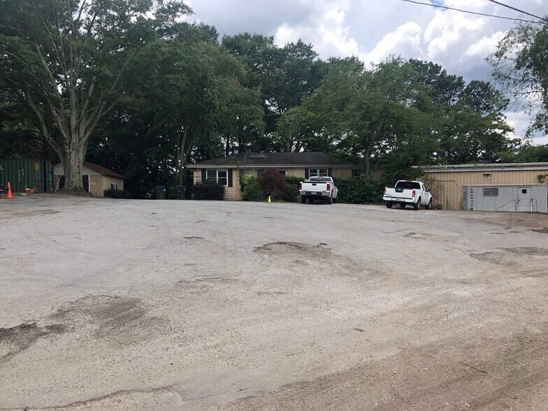 585 Langford Ln, Norcross, GA for sale - Building Photo - Image 1 of 1