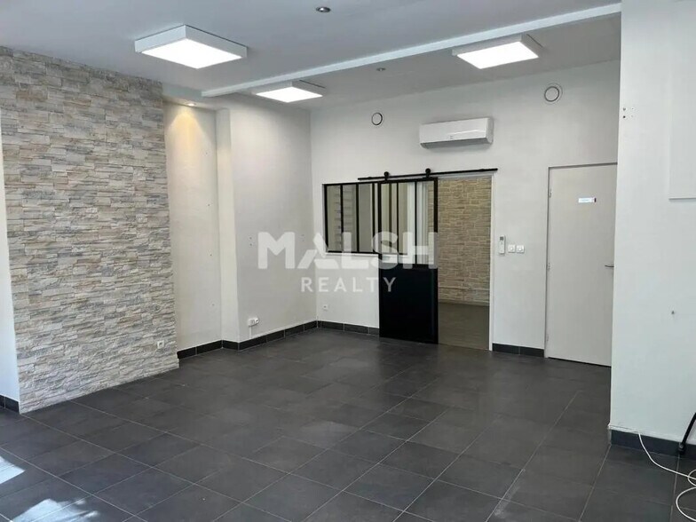 Retail in Villeurbanne for lease - Interior Photo - Image 2 of 4