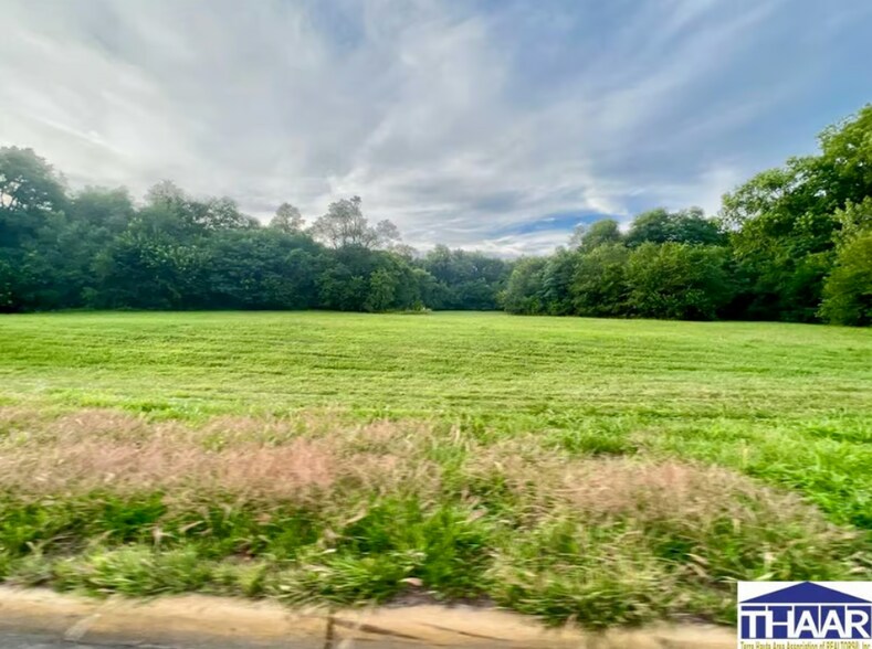 2010 Maple Ave, Terre Haute, IN for sale - Building Photo - Image 3 of 3