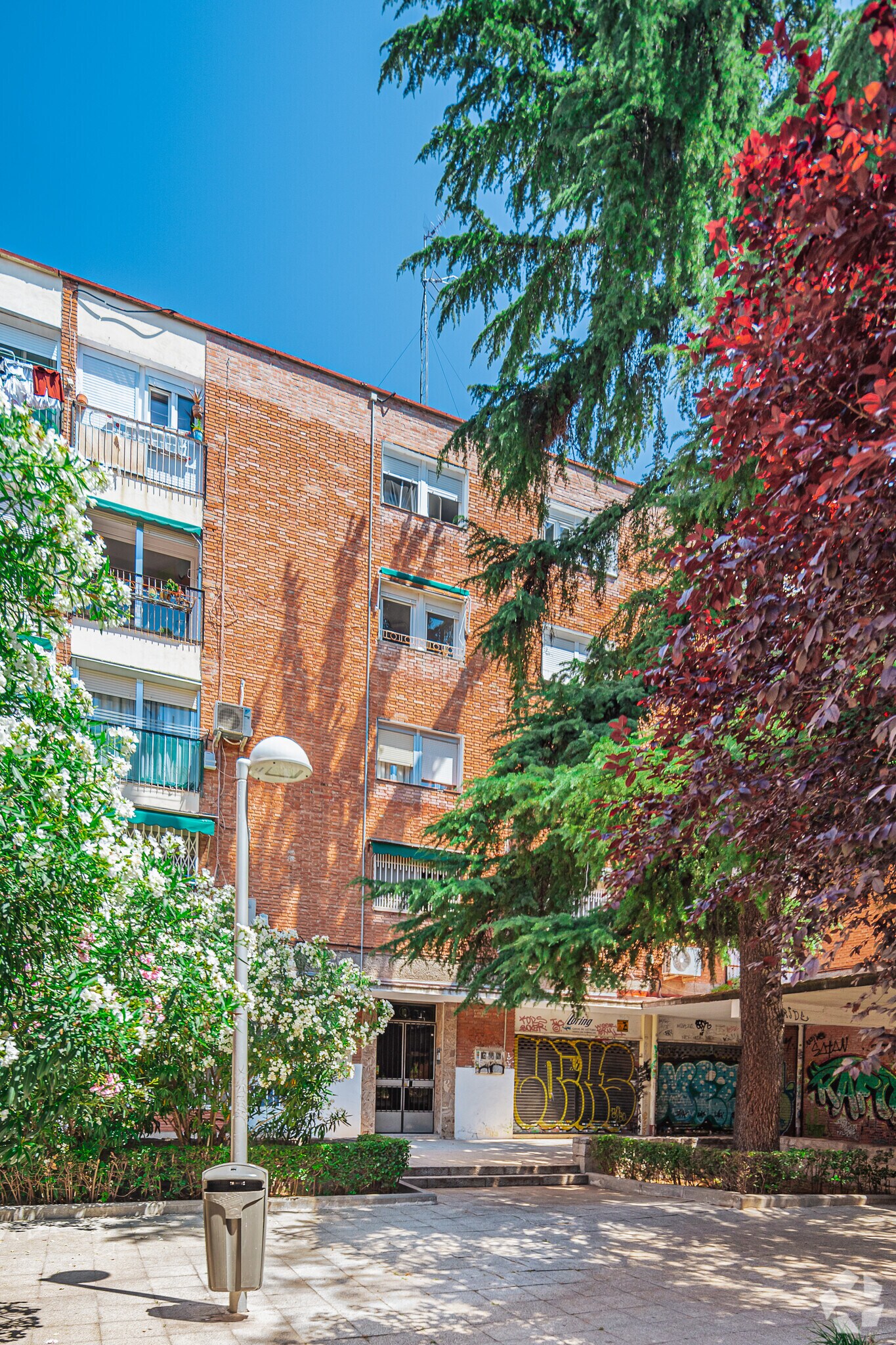 Plaza de Alcira, 10, Madrid, Madrid for sale Primary Photo- Image 1 of 1