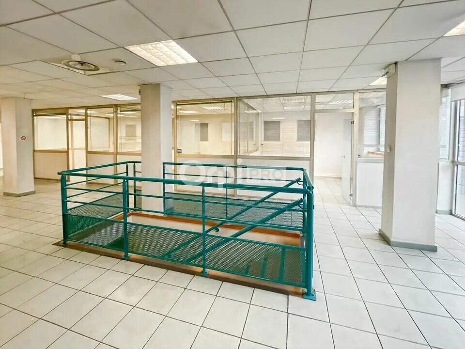 Retail in Aubagne for lease Interior Photo- Image 1 of 6