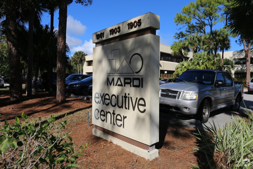 1905 S 25th St, Fort Pierce, FL for lease - Building Photo - Image 1 of 8