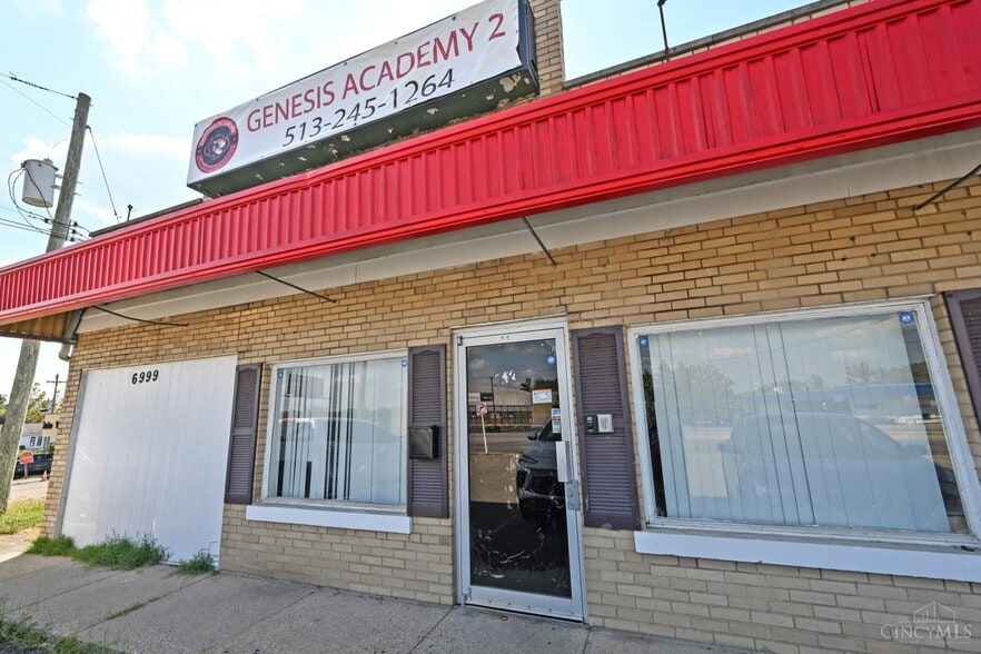 6999-7001 Colerain Ave, Cincinnati, OH for lease - Building Photo - Image 2 of 4