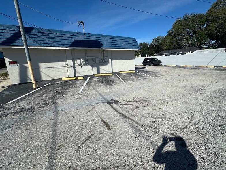 4333- 4323 W Bay to Bay Blvd portfolio of 2 properties for sale on LoopNet.com - Primary Photo - Image 2 of 2