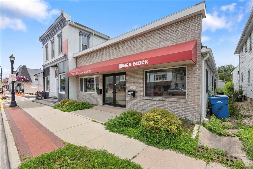200 & 204 W Main St, Waunakee, WI for sale - Building Photo - Image 2 of 35