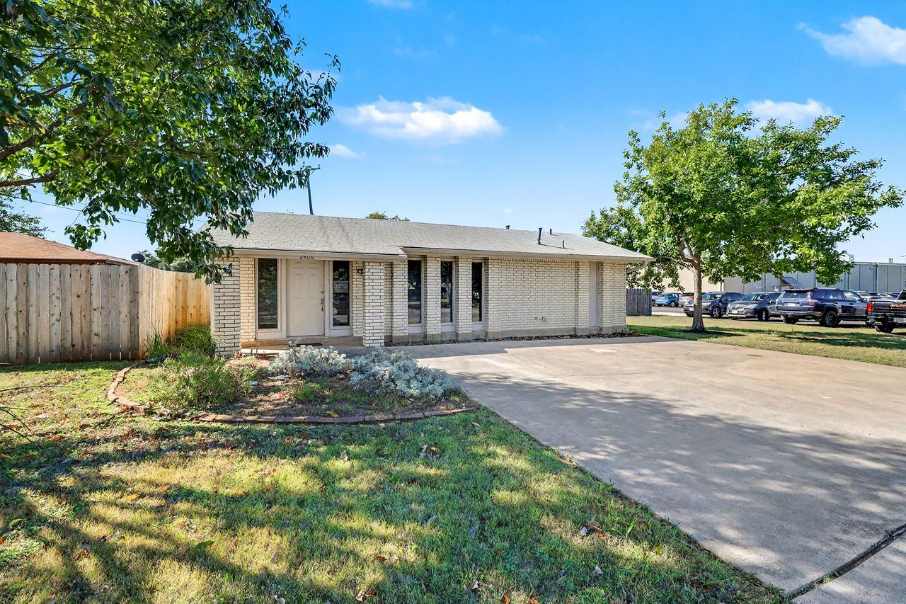 2406 Dawn Dr, Georgetown, TX for sale Primary Photo- Image 1 of 22