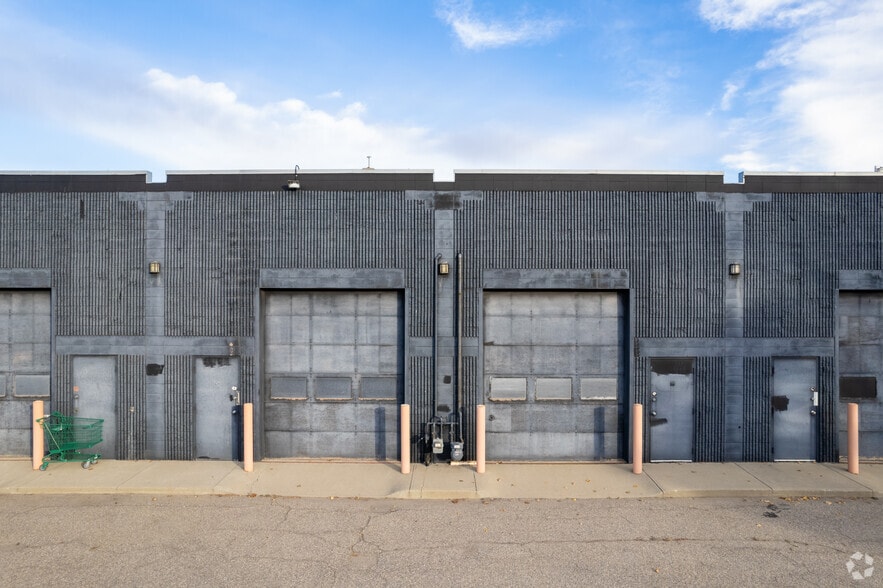 7070 11th St SE, Calgary, AB for lease - Building Photo - Image 3 of 5