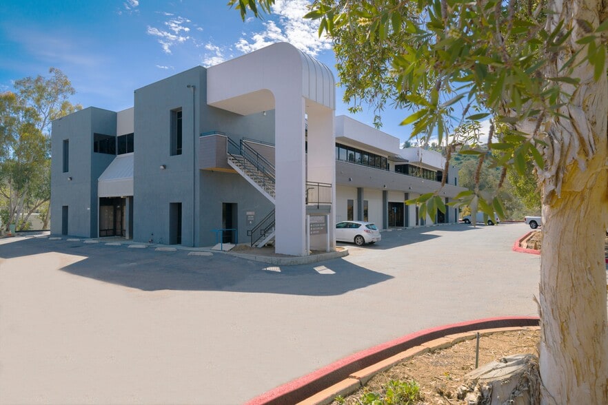 2621-2637 Ariane Dr, San Diego, CA for lease - Building Photo - Image 3 of 7