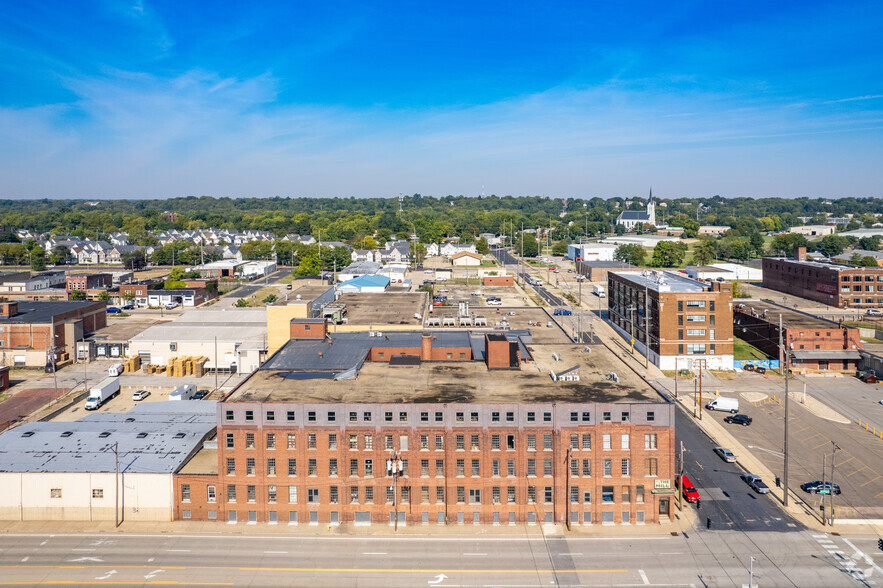 1101 SW Washington St, Peoria, IL for lease - Aerial - Image 2 of 5