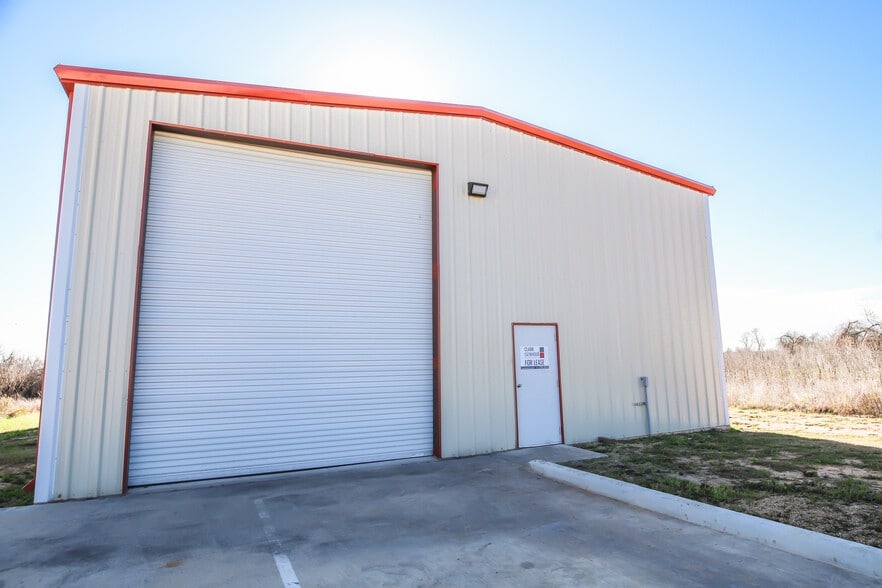 11378 SH-21, Caldwell, TX for lease - Building Photo - Image 3 of 6