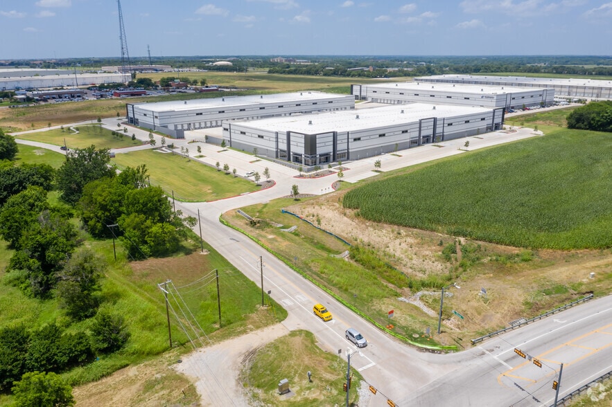 310 Wilmeth Rd, McKinney, TX for lease - Building Photo - Image 2 of 10