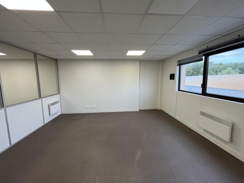 7 Rue Philippe Seguin, Franconville for lease - Interior Photo - Image 1 of 11