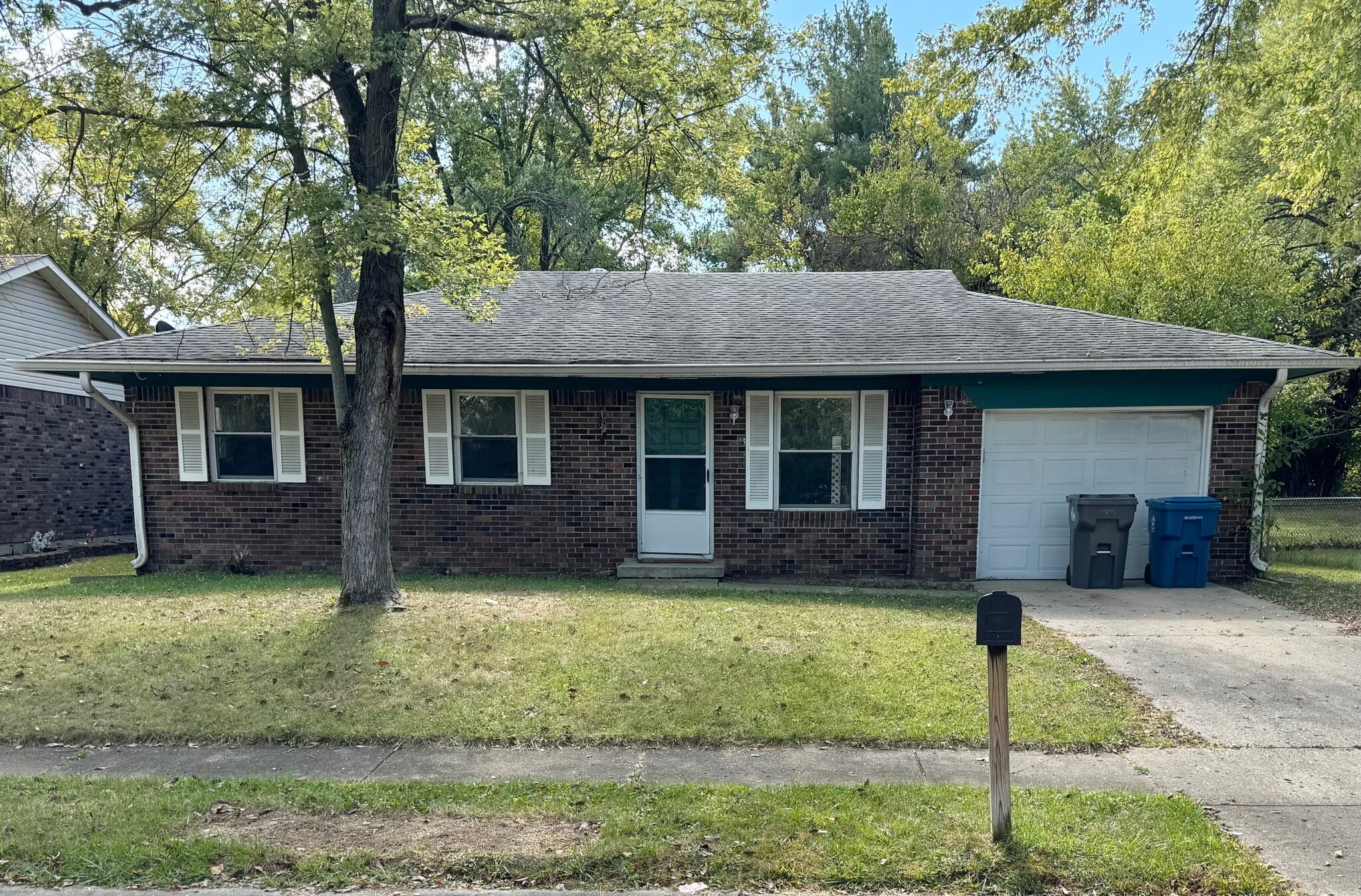 9643 Pepperidge Dr, Indianapolis, IN for sale Primary Photo- Image 1 of 2