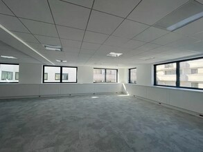 Office in Levallois-Perret for lease Interior Photo- Image 2 of 3