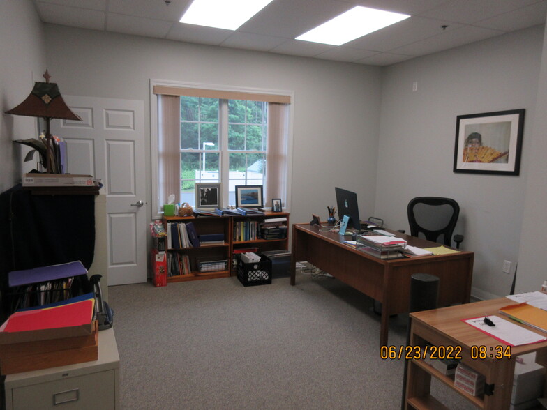 245 Russell St, Hadley, MA for lease - Interior Photo - Image 3 of 7